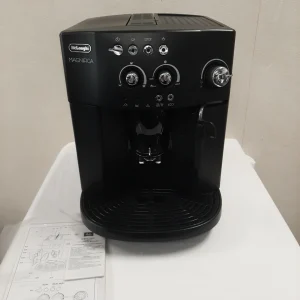 Cafetière expresso à grains Delonghi noire - grade A