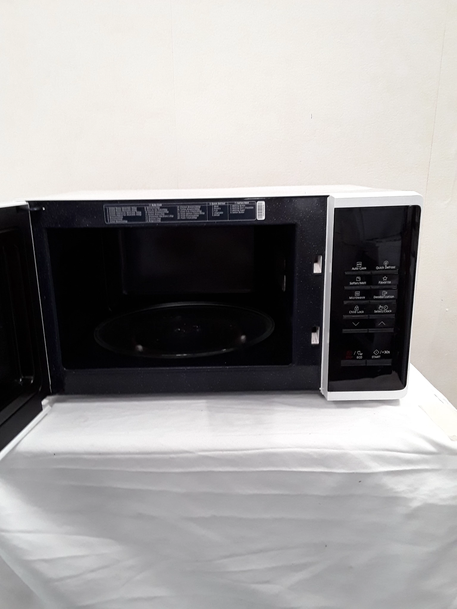 Micro-onde Samsung Noir et blanc - 23L - grade A – Image 3