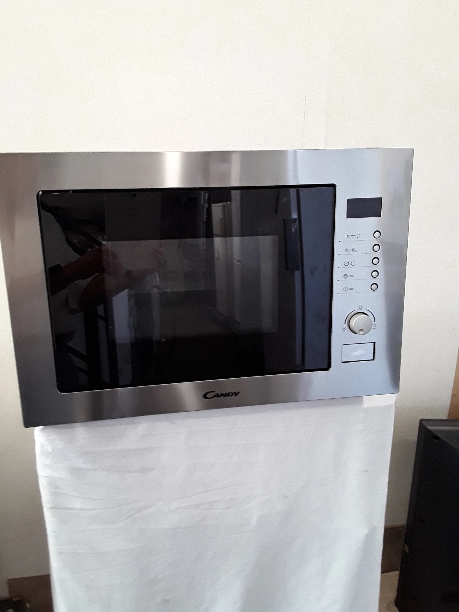 Micro-onde Encastrable Candy inox et noir - 20L - grade A
