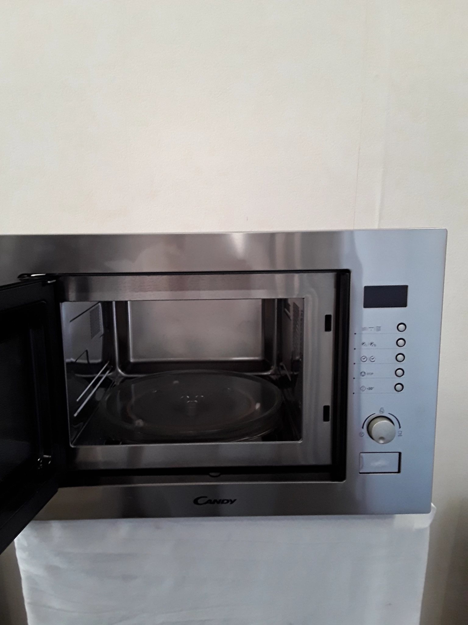 Micro-onde Encastrable Candy inox et noir - 20L - grade A – Image 3